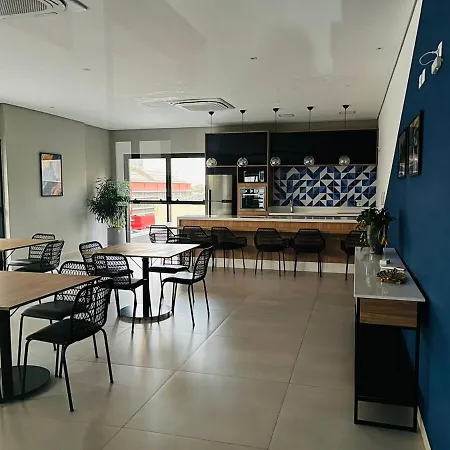 IBZ411 - Studio com sacada CWB-2